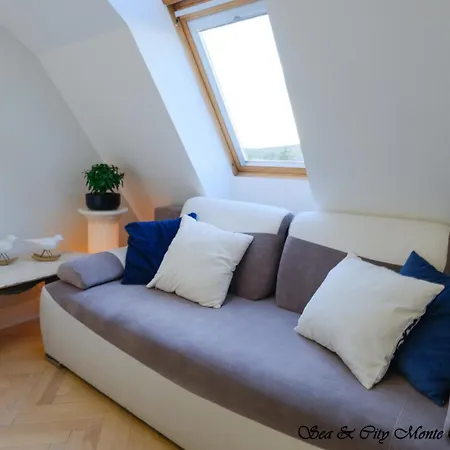 Sea & 50 M Monte Casinno 100 M Lux ソポト