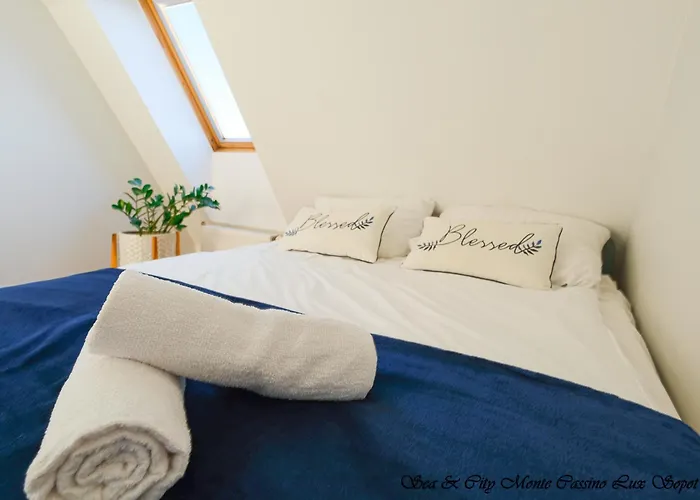 Sea & 50 M Monte Casinno 100 M Lux Sopot